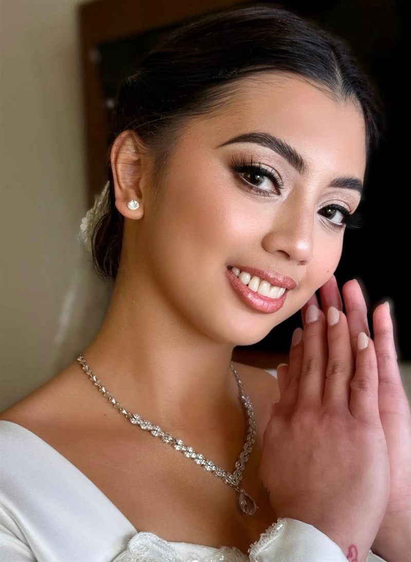 Stephanie Signey wearing her bridal makeup by Thedz Makeup Chair